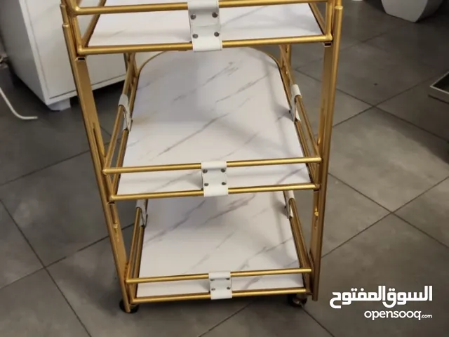 تروللي ذهبي معتق  حديد نقشة ماربل ثلاث طبقات في تواير // طاولة وسط رمادي // طاولة بيضاء من ايكيا