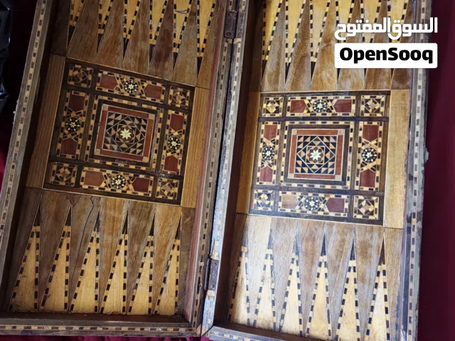 طاولة زهر من خشب الجوز صنع يدوي اقرا الوصف