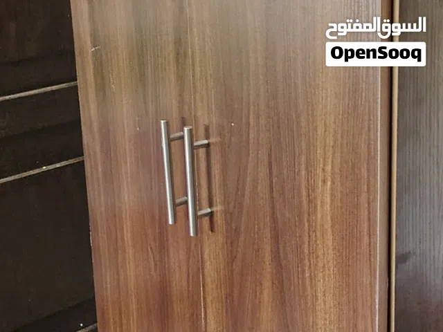 خزانة خشب لامينيت درفتين بحال الجديد للبيع