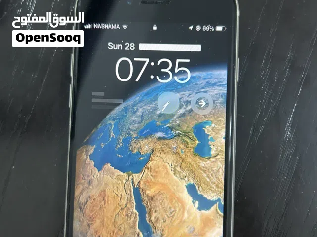 iPhone SE 128 GB لون لؤلؤي بحاله جيده جدا