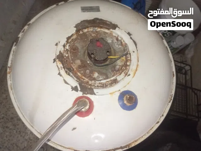 قيزر مستعمل عليه شويه صداء بس شغال