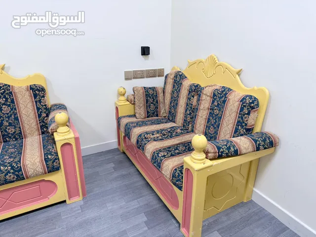 للبيع جلسة بحالة جيدة تسع ل 10 اشخاص السعر 30 دينار