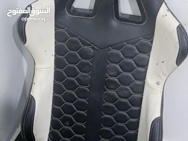 للبيع ستاند كرسي قيمنيق بدون عيوب طرابلس مشروع الهضبه السعر 100