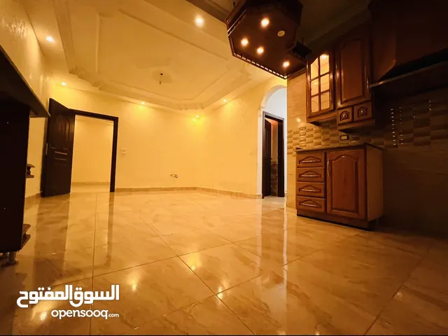 شقه فارغه للبيع او للايجار سنوي في مرج الحمام شارع الامير محمد بجانب مسجد الربوه
