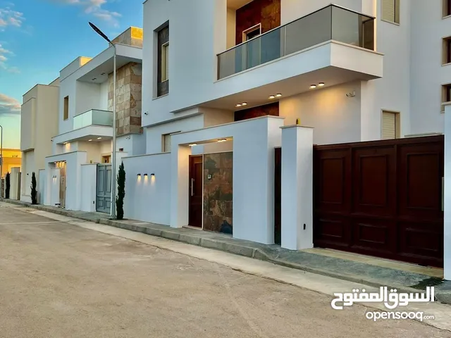 400 m2 More than 6 bedrooms Villa for Sale in Tripoli Ain Zara