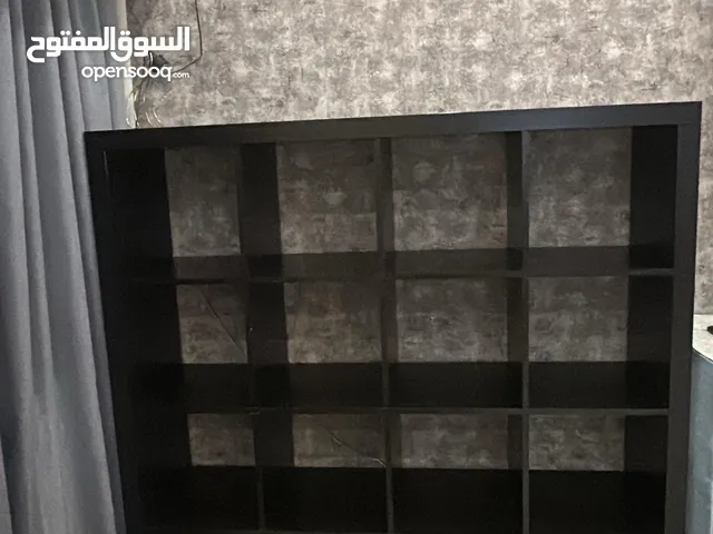 للبيع مكتبة