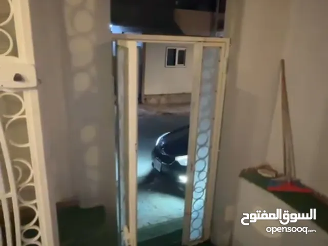 شقه. مكتبيه. ارضيه. إيجار. بن عاشور.