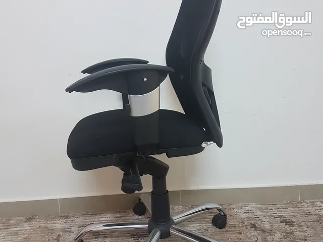 كرسي مكتب قابل للتعديل باللون الأسود يصلح للجيمنج السعر ثابت 15