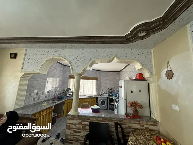 150 m2 3 Bedrooms Townhouse for Sale in Zarqa Graiba