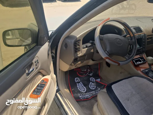 لكزس LS 400 نضيفة ومخزنه سبب البيع لسداد المخالفات فقط الموتر ما يباله اي شي