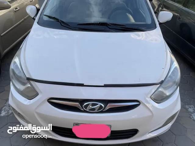 للبيع سيارة هيونداي أكسنت 2014 مكينة 1600 سي سي ماشية 197 الف نضيف جدا جير مكينة شاصي مكيف ثلج