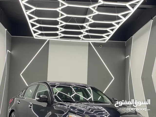 بدون حادث أو غرق مع الضمان والسيرفس والتلميع وتتمول ل10سنوات والتضبيط علينا