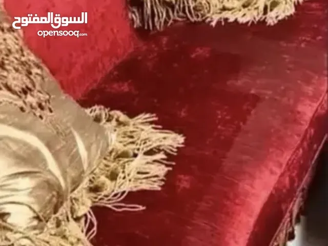 صالون فخم ثلاث قطع /قماش وردة/خشب زين/ حفر يدوي /سعر : 900$