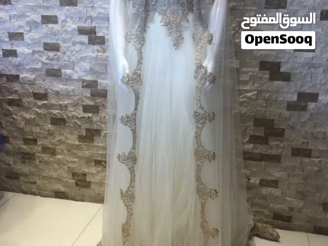 فساتين للبيع استعمال مره واحده