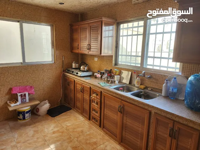 135 m2 4 Bedrooms Apartments for Sale in Zarqa Al Souq
