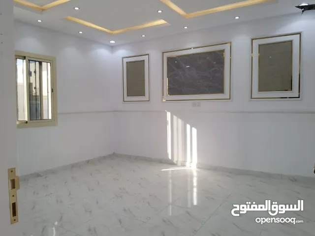 227 m2 5 Bedrooms Villa for Rent in Al Madinah Al Khalidiyyah