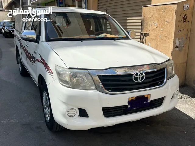 Hilux pickup 2.0L 2014 double cabin good condition for sale