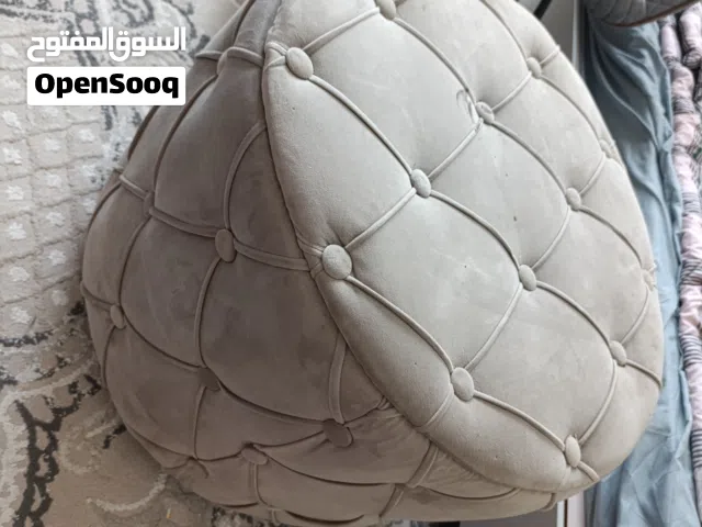 كرسي طاوله متحرك بحاله ممتازه جدا (عجلات)
