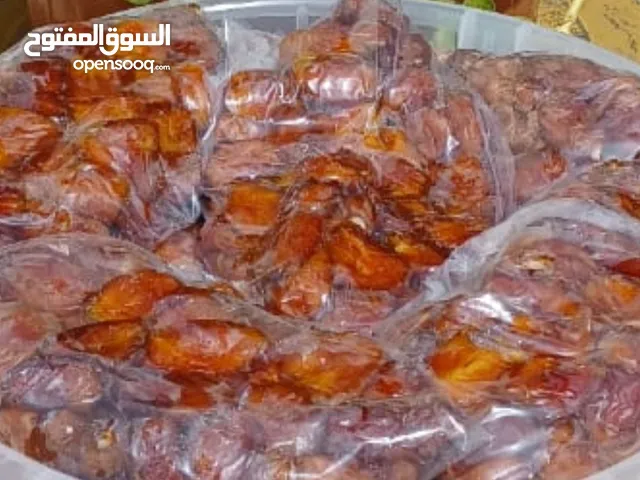 تمر (خلاص) أصفر اللون