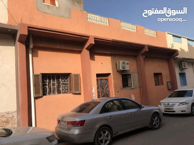 130 m2 4 Bedrooms Townhouse for Sale in Tripoli Al-Hadaba'tool Rd