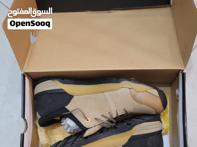 حذاء caterpillar جديد غير مستخدم قياس 44 مع العلبة الأصلية