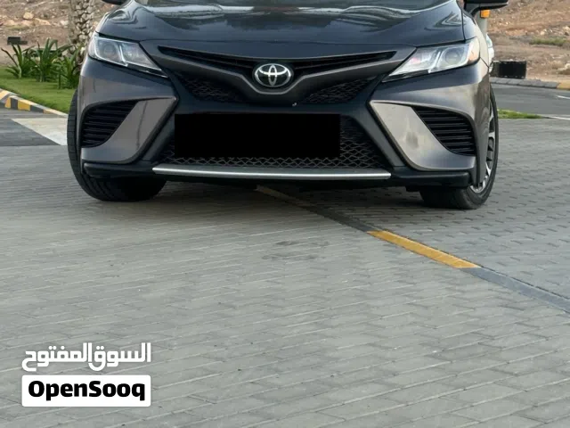 2020 تويوتا كامري SE
