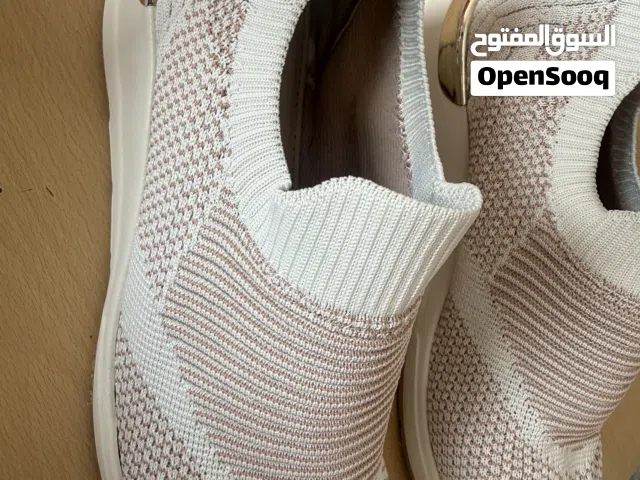 حذاء نسائي ماركة عالي الجودة