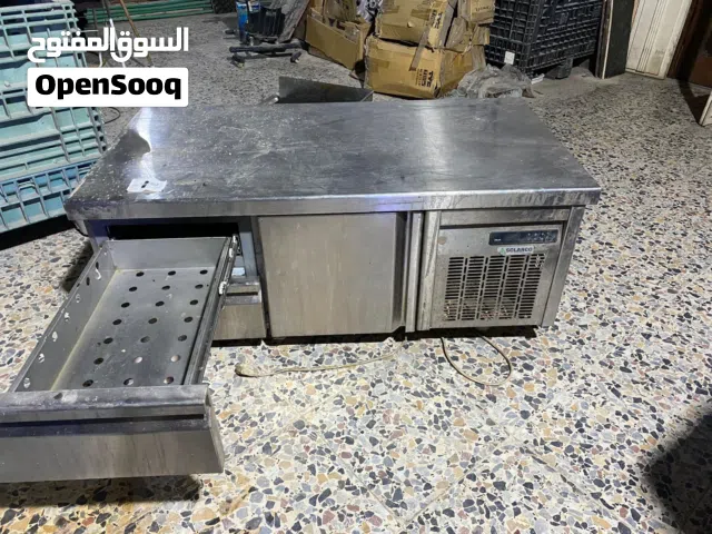 ثلاجه منضديه ام الميز تجي مجرات وبيبان مساحتها جبيره ستيل شغاله السعر500 الف