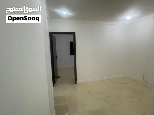 للاجار شقه غرفه وصاله حمام و مطبخ 160 د.ك بمنطقه الظهر بجانب ستار بكس