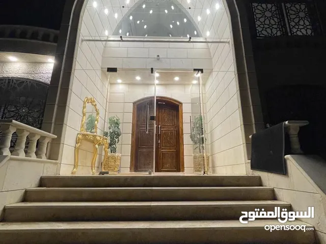 700 m2 More than 6 bedrooms Villa for Sale in Amman Airport Road - Manaseer Gs