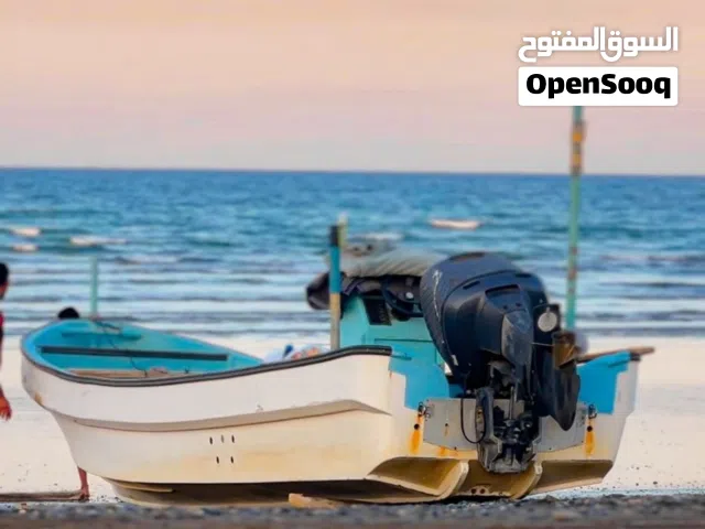 قارب 25 قدم الفيروز