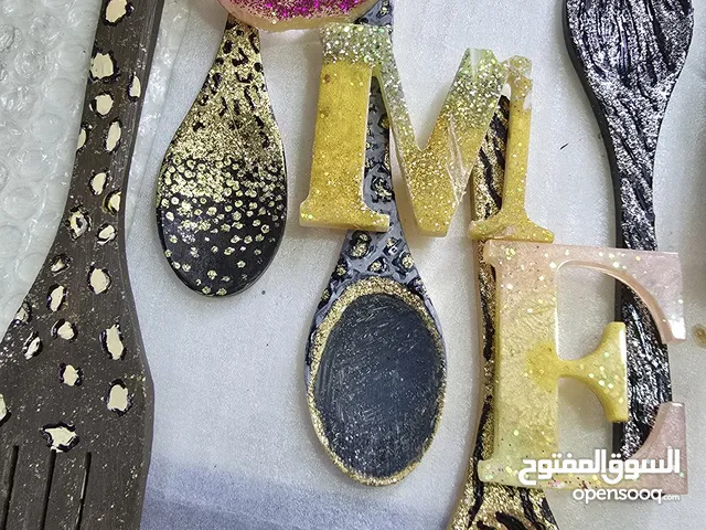 اعمال يدوية شاملة وصناعة الاكسسوار وكتابة على الزجاج وتلوين الفخار وصناعة الشمع