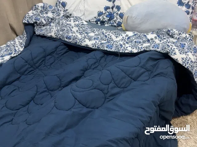 غرفه نوم كامله  الي يبي ياخذها كامله عادي والي يبي شي واحد منها عادي والسعر قابل للمساومة