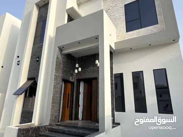 فلل بتشطيبات حديثة.