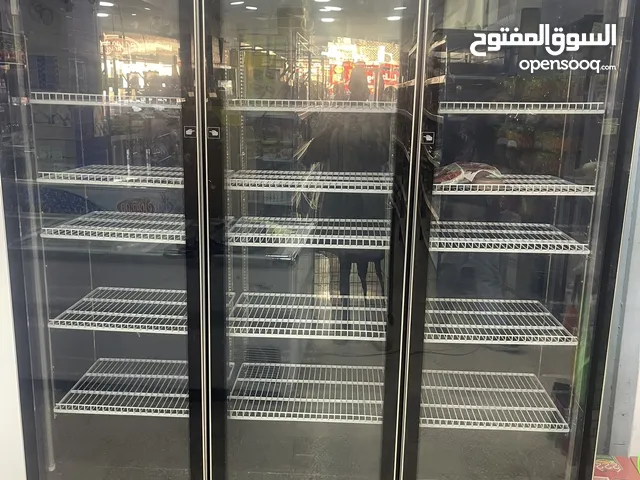 ثلاجة محل مستعملة بحكم الجديد استهلاك 5شهور وكفالتها شغالة