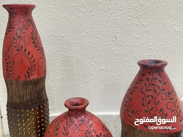 ثلاث قطع مزهريات فازات
