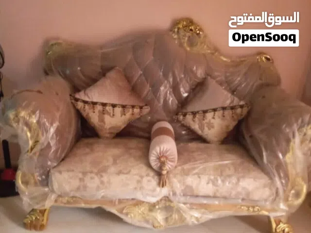 طقم صالون فخم اتنين كنبةواتنين كرسى خشب زان معمول عمولةمش شغل سوق وبتكييس البيع قسما بالله لم يستعمل