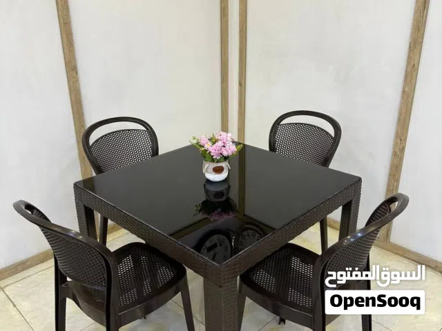 ميز و4 كراسي حديقة
