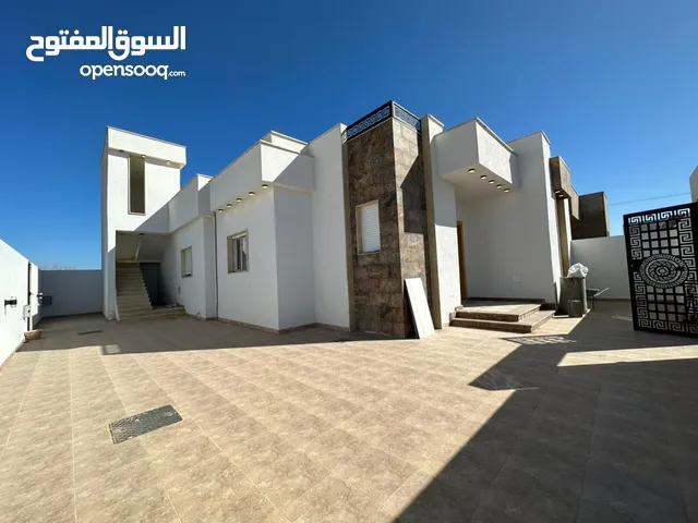 170 m2 4 Bedrooms Villa for Sale in Tripoli Ain Zara
