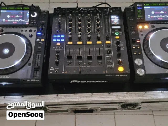 Pioneer CDJS - 2000 & DJM900 Mixer