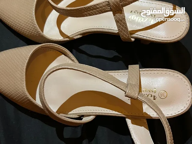 حذاء نسائي كعب مقاس 36 لون بيج ماركه تونتي4 التواصل مسج واتساب