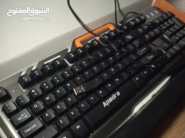 لوحة مفاتيح للكمبيوتر والشغل