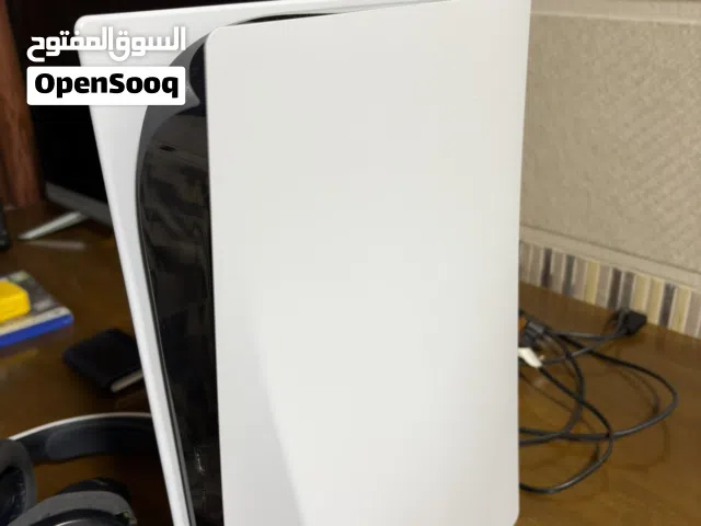 بلايستيشن فايف مستعمل للبيع الجهاز نضيف جدا استعمل بسيط مساحة التخزين 667 GB