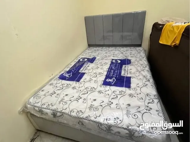 السرير و دواليب