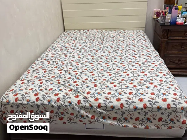 اوضه نوم مكونة من 2 سرير و دولاب وتسريحه