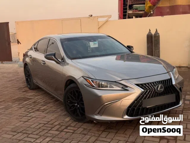 Used Lexus ES in Sharjah