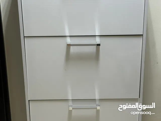 خزانة أحذية بحالة ممتازة