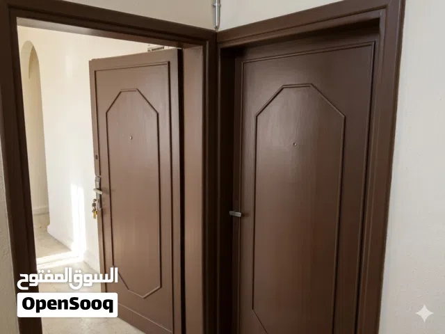 منزل مستقل ثلاثة طوابق  موقع مميز في ماركا الشمالية حي العبدلات