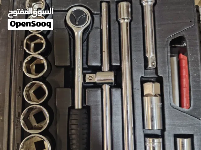 معدات يدوية سويدية المنشاء
