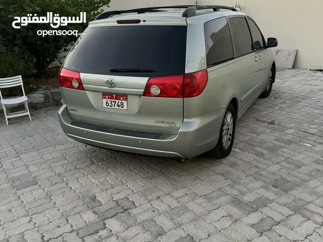 Used Toyota Sienna in Abu Dhabi